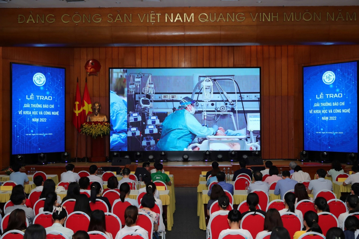 Toàn cảnh Lễ trao giải thưởng Báo chí về Khoa học và Công nghệ năm 2022.