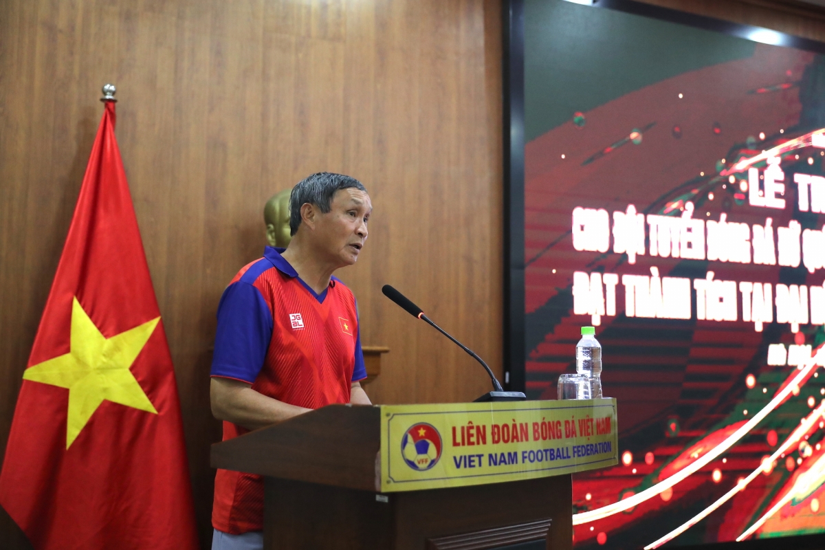 HLV Mai Đức Chung xin hứa toàn đội sẽ quyết tâm giành nhiều thành tích hơn nữa