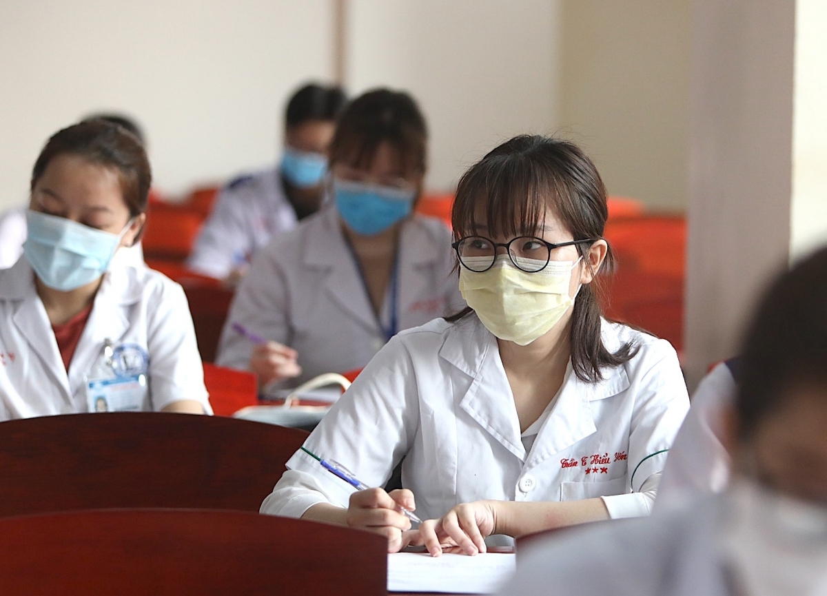 Dư luận đang tranh cãi việc xét tuyển ngành Y bằng điểm môn Ngữ văn (Ảnh: Minh họa)