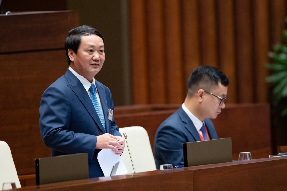Bộ trưởng, Chủ nhiệm Ủy ban Dân tộc Hầu A Lềnh trả lời chất vấn của các đại biểu Quốc hội