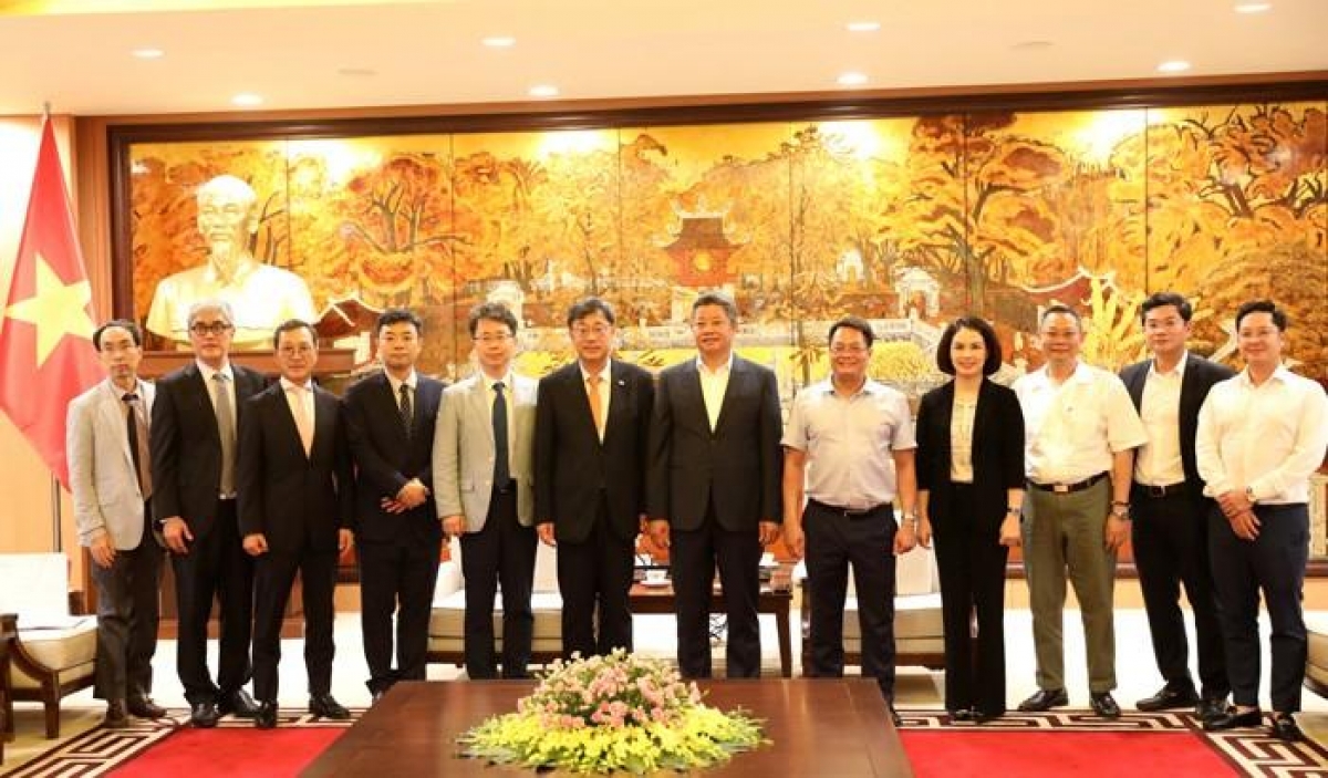 Các đại biểu tham dự buổi tiếp thứ trưởng Park Yoon Kyu