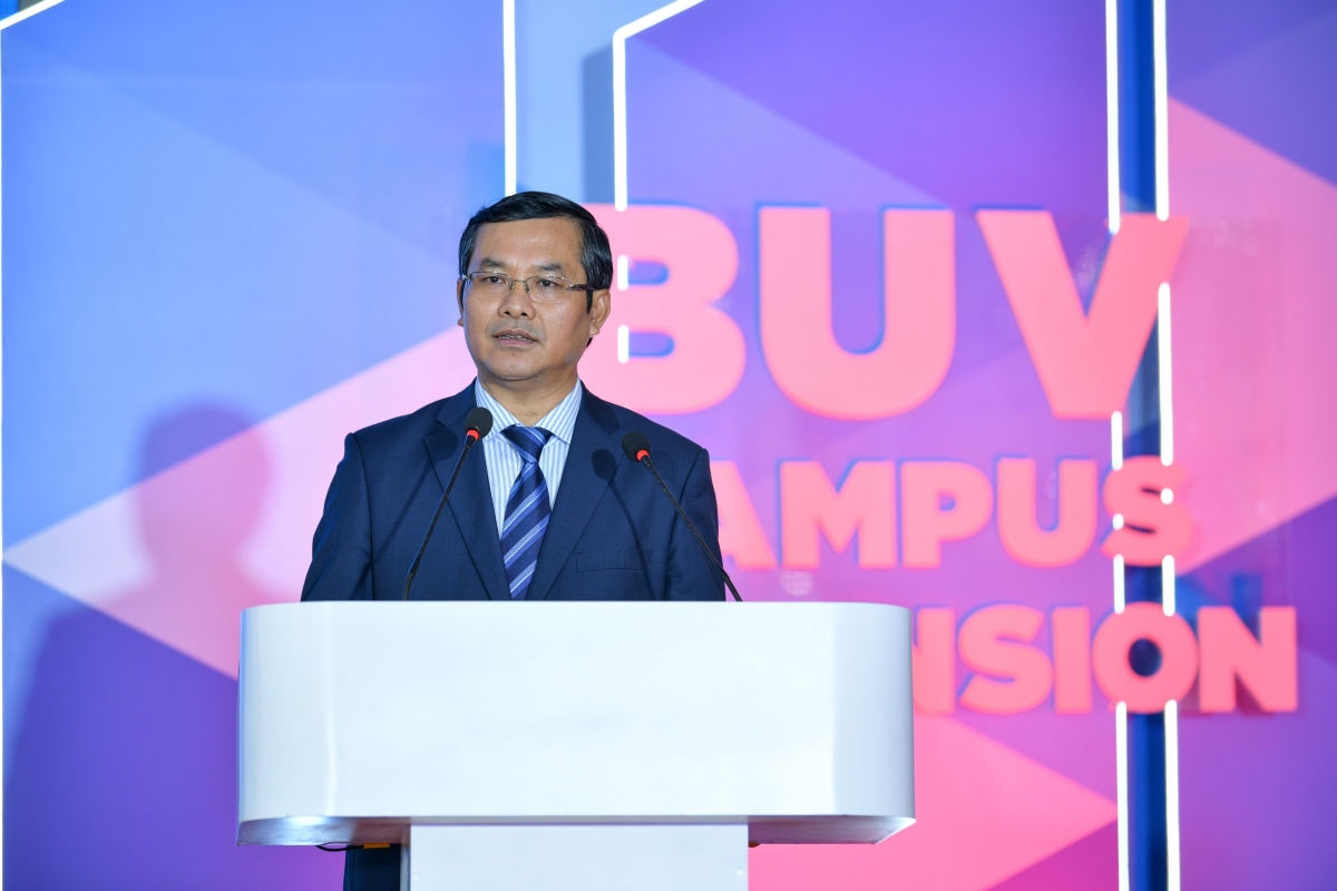Thứ trưởng Bộ GD-ĐT Nguyễn Văn Phúc phát biểu tại buổi lễ