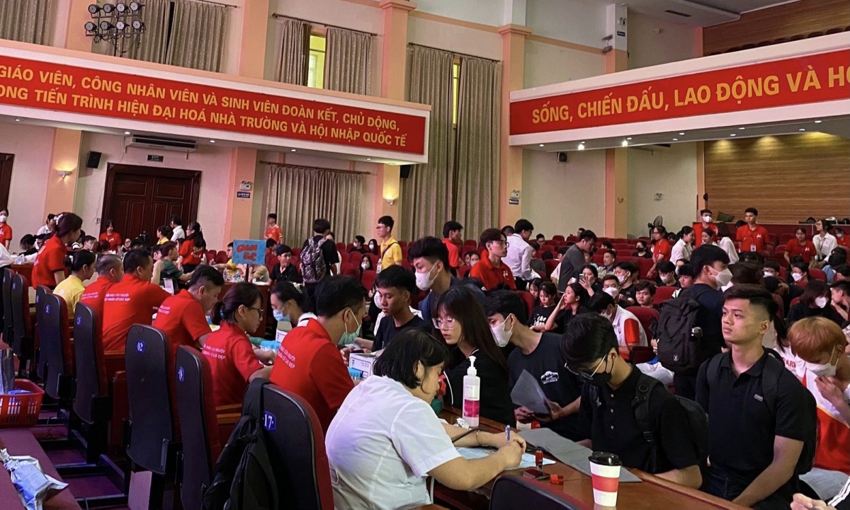 Toàn cảnh Ngày hội hiến máu mang tên “Ánh Ban mai III”.