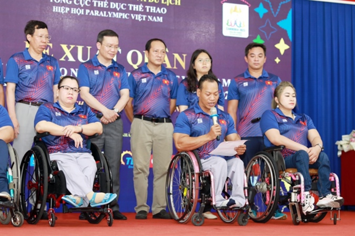 VĐV Lê Văn Công thay mặt các VĐV hứa sẽ quyết tâm thi đấu giành thành tích cao nhất (Ảnh: H.Tùng)