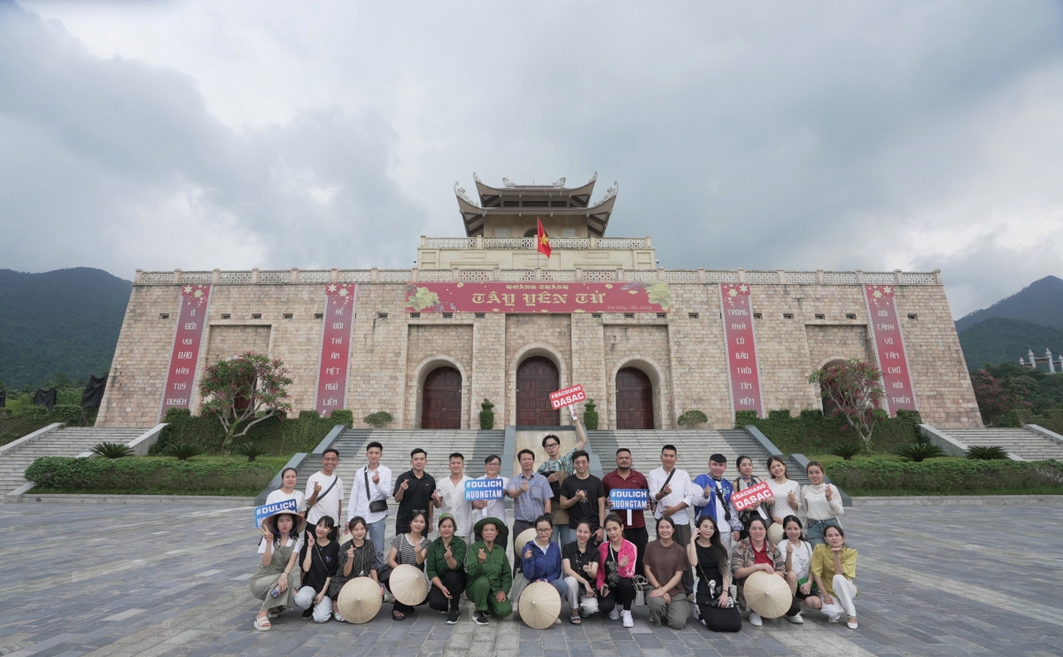 Các nhà sáng tạo nội dung tham quan Tây Yên Tử