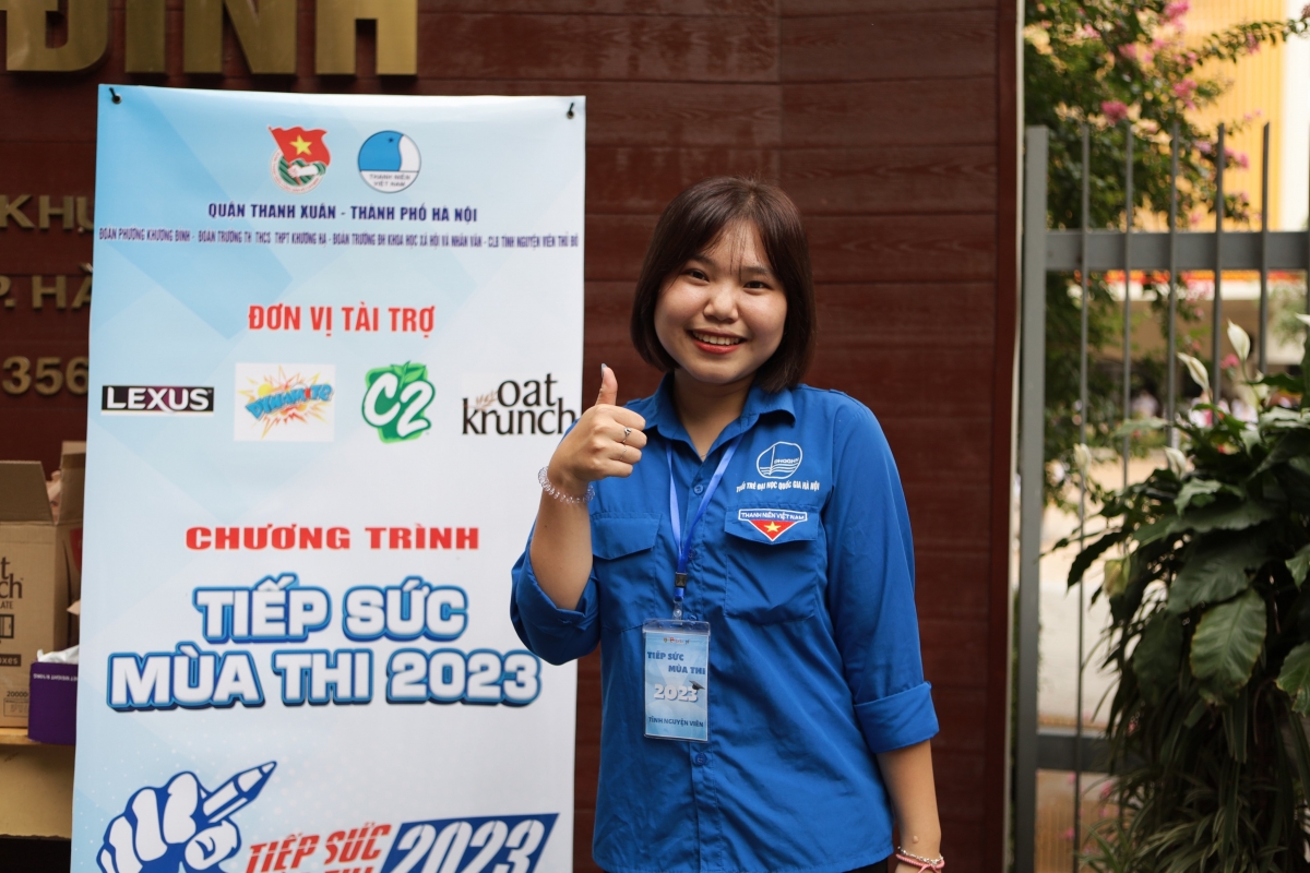 Lưu Thu Quỳnh, Đội trưởng Đội sinh viên tình nguyện Trường Đại học KHXH&NV tại điểm thi THCS Khương Đình