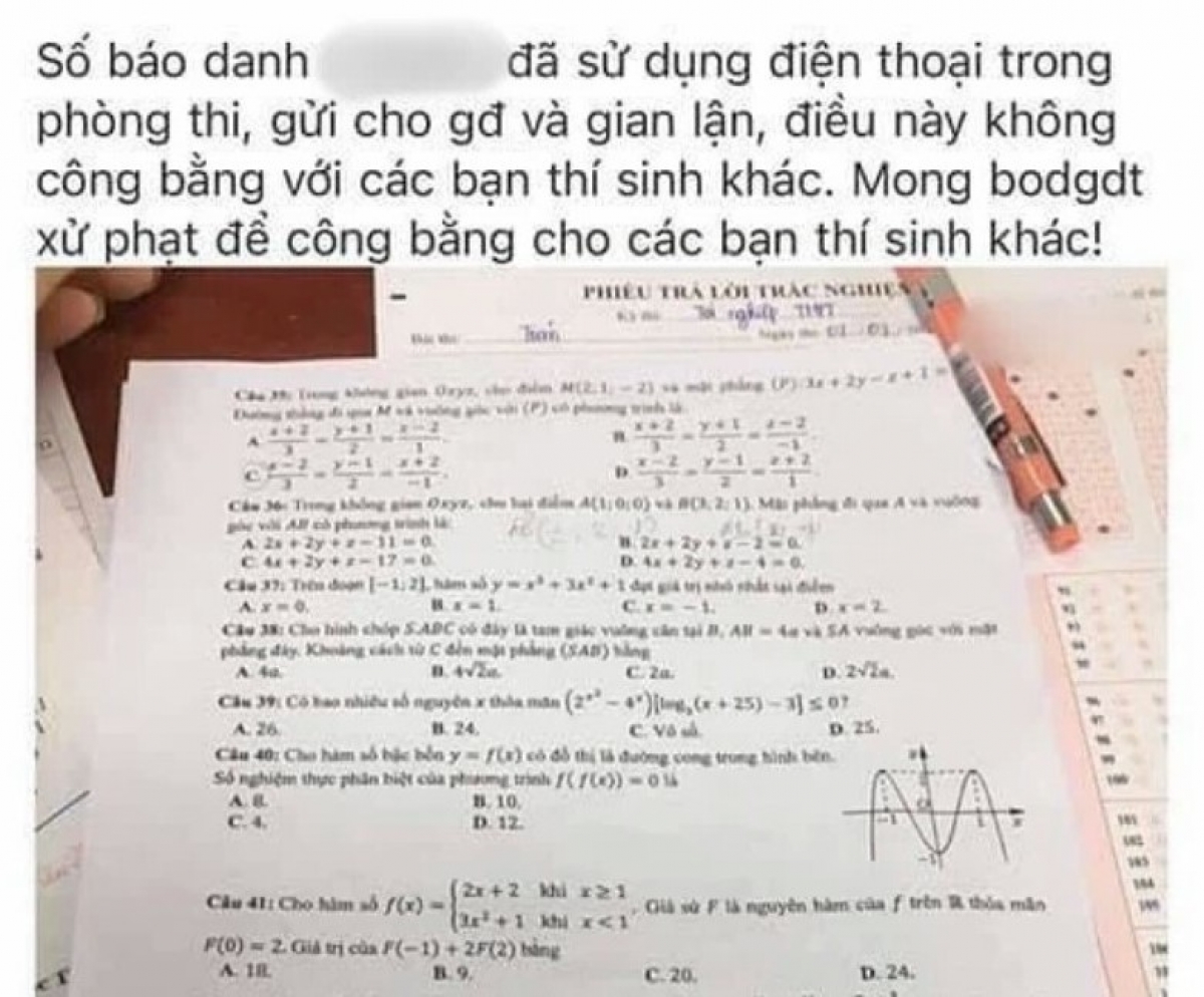 Hình ảnh đề thi môn Toán bị lọt ra ngoài do thí sinh dùng điện thoại chụp gửi qua mạng