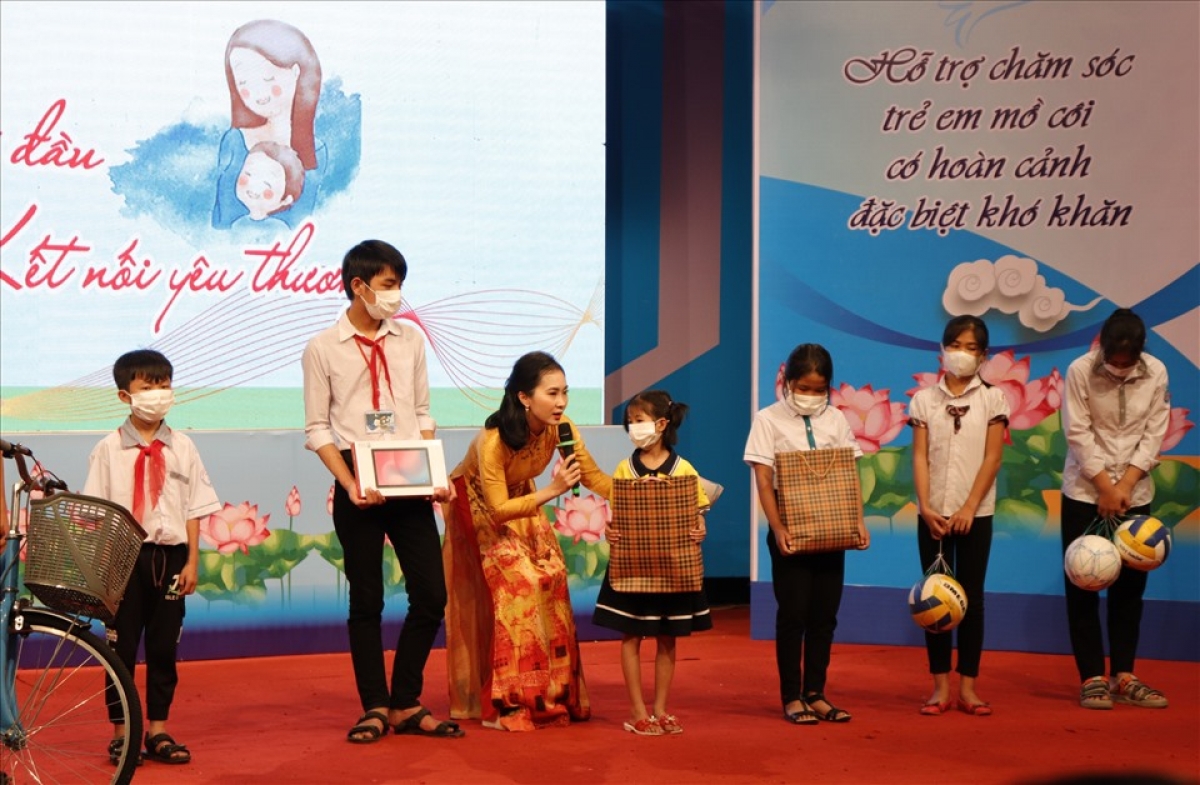 Hầu hết các trẻ mồ côi do Covid -19 có hoàn cảnh khó khăn trên cả nước đã được hỗ trợ, chăm sóc từ chương trình "Mẹ đỡ đầu". Ảnh KT