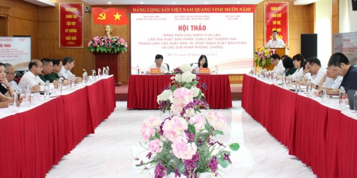 Toàn cảnh hội thảo “Nhận diện các hành vi lậu, làm giả xuất bản phẩm, gian lận thương mại trong lĩnh vực xuất bản, in, phát hành xuất bản phẩm và các phương pháp phòng chống”. Ảnh: internet