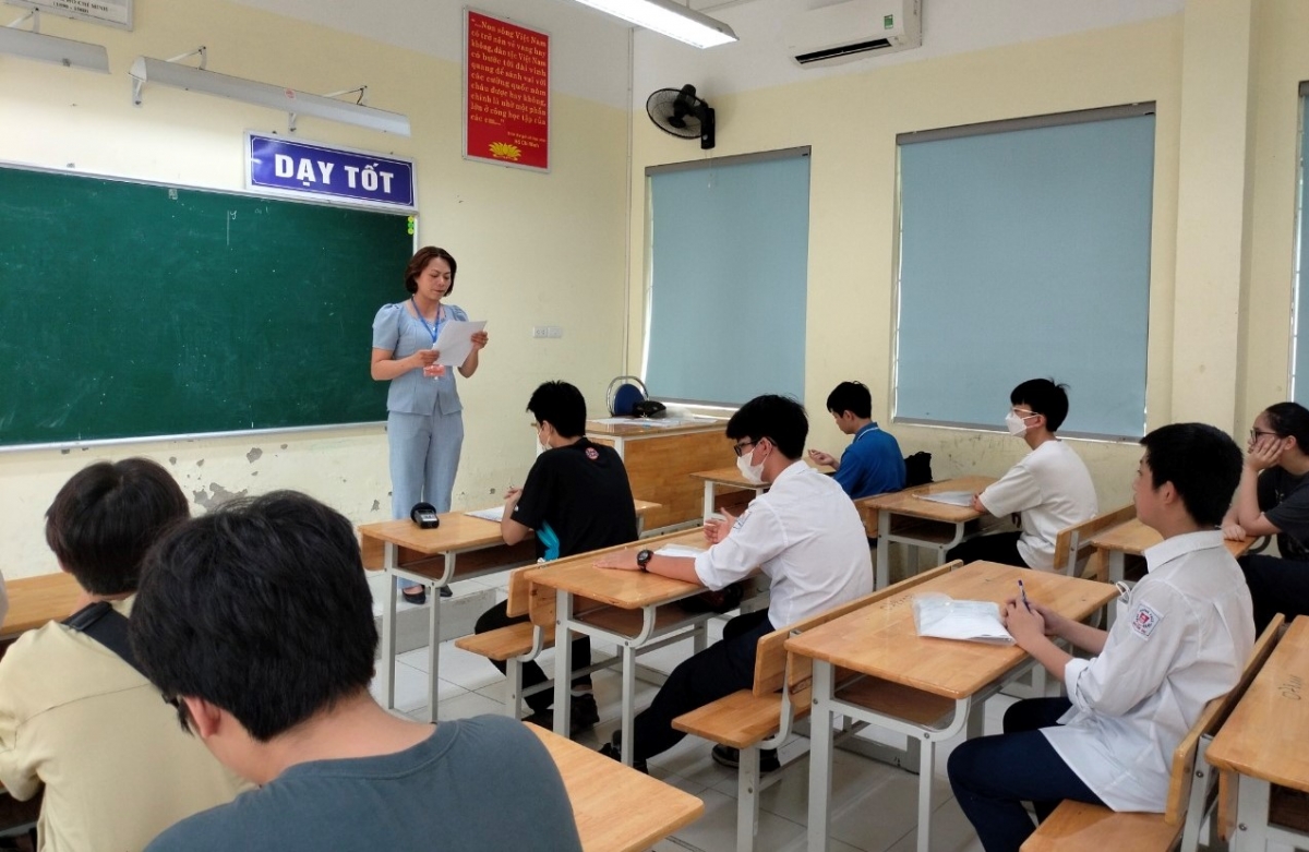 Thí sinh tại điểm thi trường THCS Ngô Quyền (Hai Bà Trưng, Hà Nội)