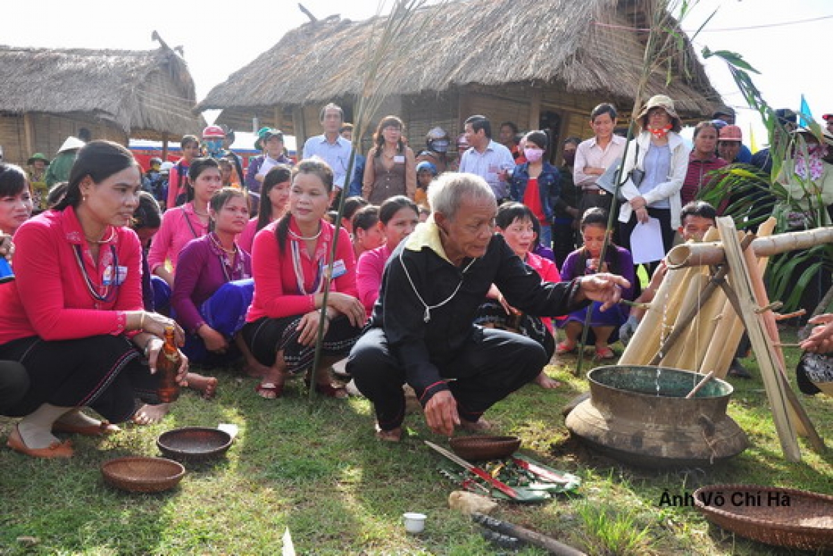 Lễ cúng bến nước của đồng bào H'rê tỉnh Quảng Ngãi