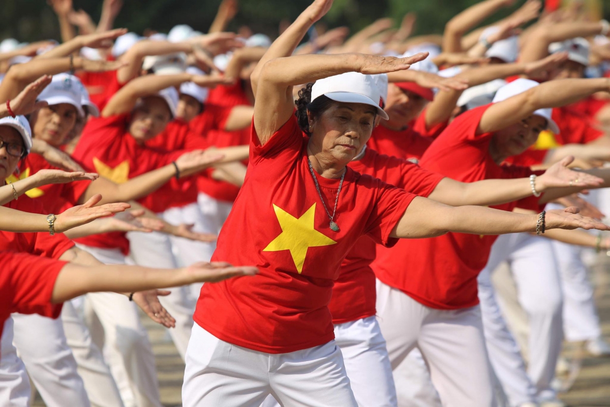 Người cao tuổi tham gia thể thao (Ảnh KT)