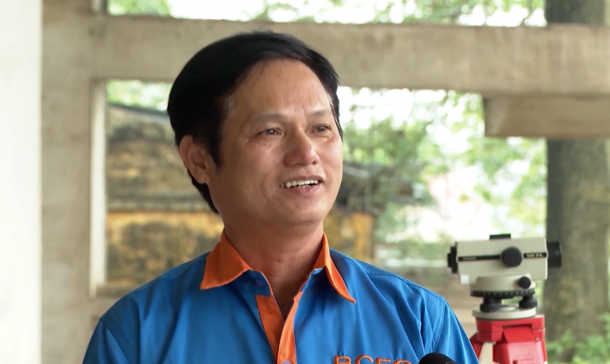 Ông Bùi Văn Quyết đi học nghề ở tuổi U60