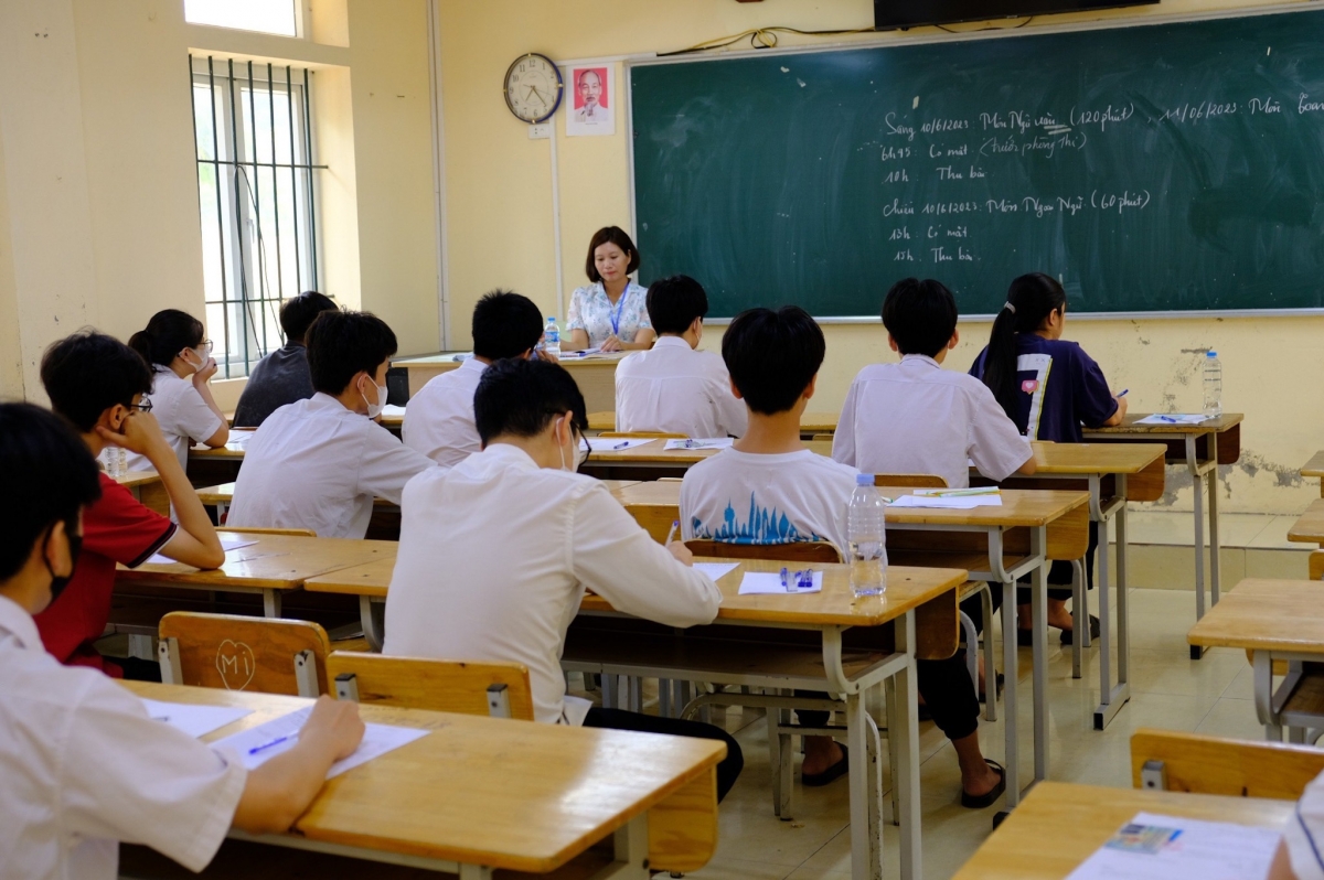 Thí sinh trong buổi nghe quy chế thi sáng 9/6. Ảnh:KT