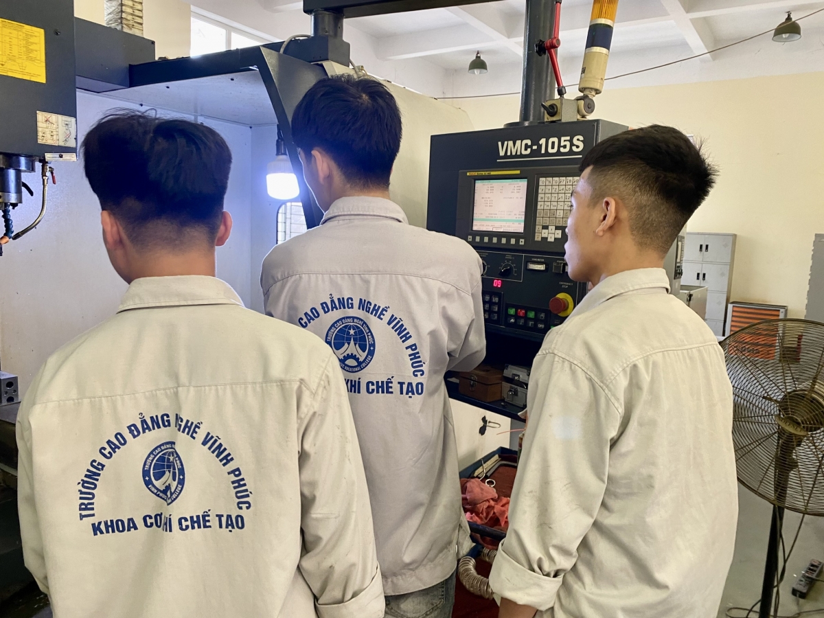 Định hướng nghề cần được thực hiện bài bản và mang giá trị đích thực cho từng học sinh thay vì bị coi như giải pháp giảm số học sinh thi trượt vào THPT như cách làm của nhiều trường THCS hiện nay.