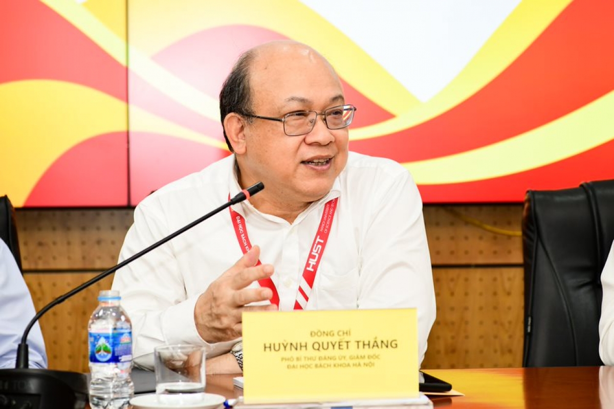 PGS.TS Huỳnh Quyết Thắng- Giám đốc Đại học Bách khoa Hà Nội trả lời phỏng vấn báo chí