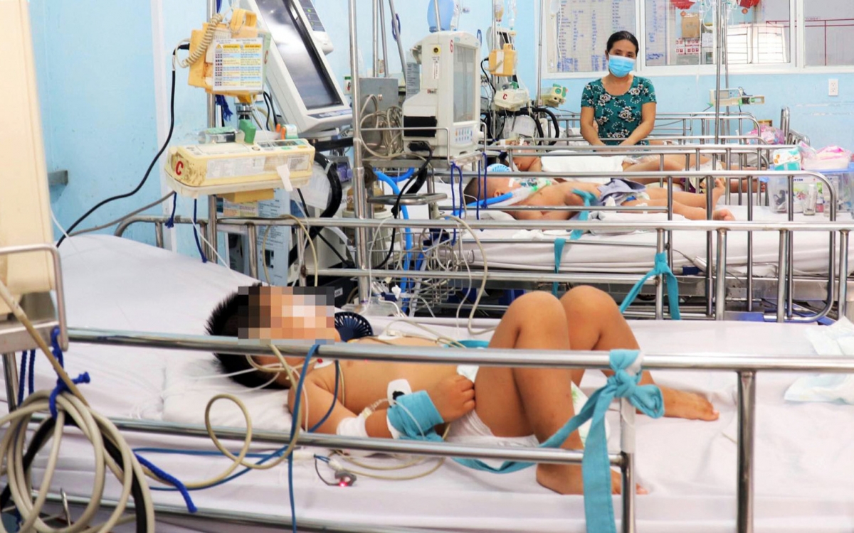 Gia tăng bệnh nhi tay chân miệng thể nặng