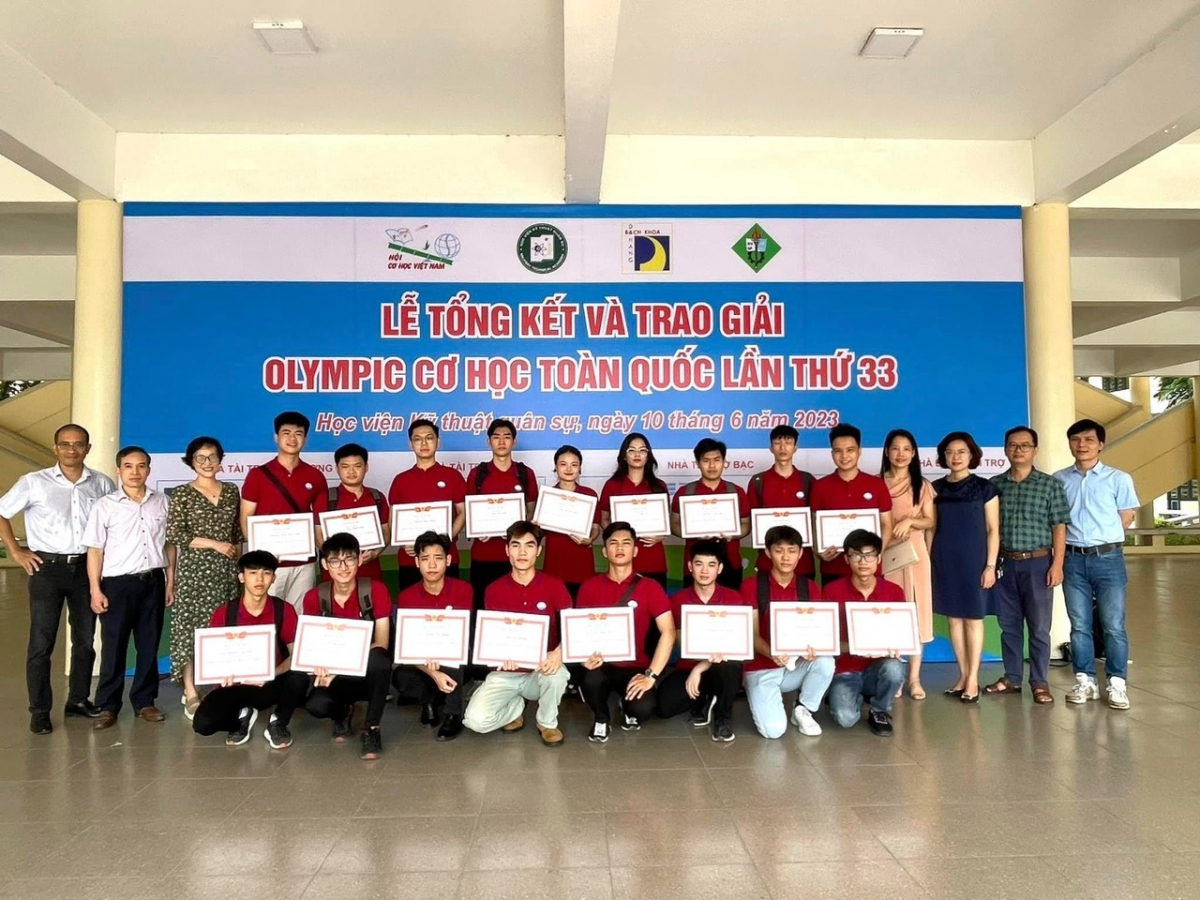 Nhóm sinh viên Đại học Thủy lợi đạt 1 giải Nhất, 2 giải Nhì và 14 giải Ba trong kỳ thi Olimpic Cơ học 2023