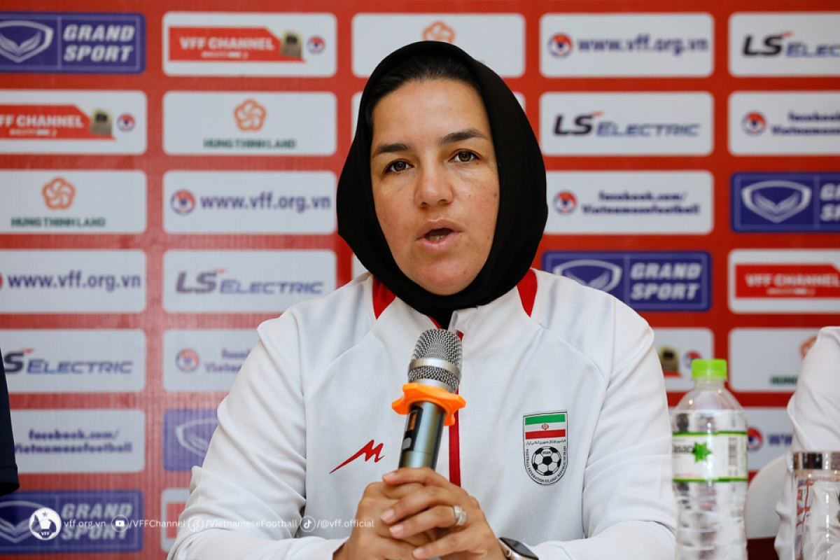 HLV Morgan Jahan-nejati đội tuyển U20 nữ Iran