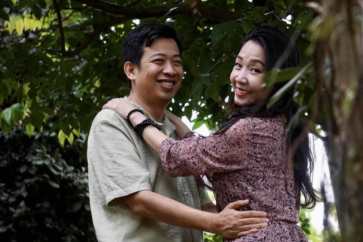 Không ngại ngần khi vợ chồng bộc lộ tình cảm