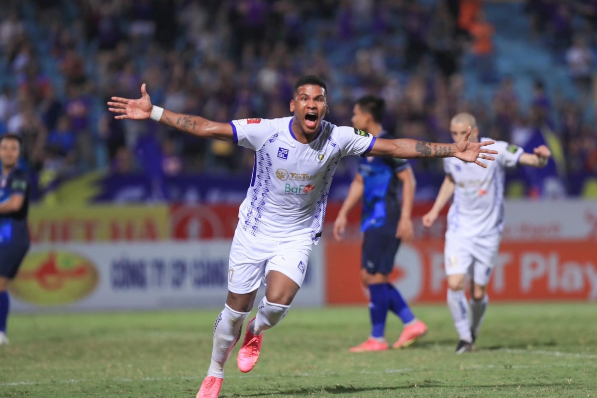 Caion sớm có hattrick ở V.League (Ảnh: Hà Nội FC)