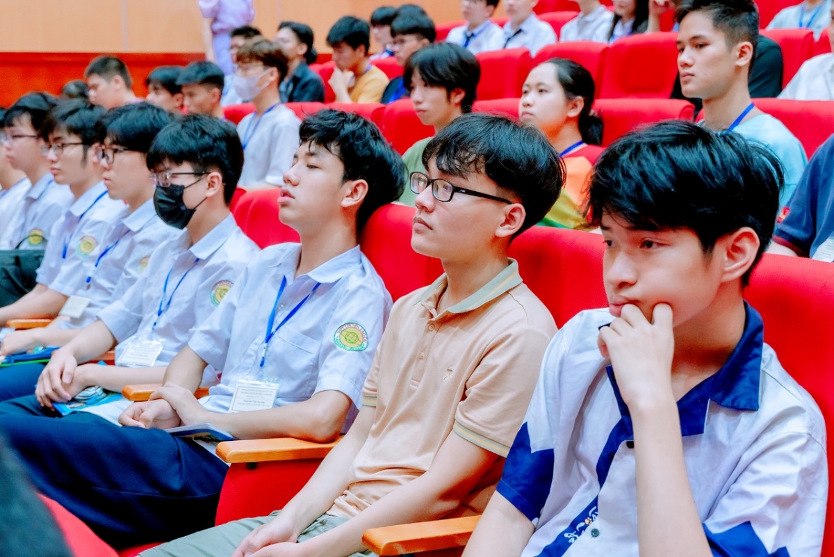 Học sinh tham gia Trường hè Toán học miền Bắc 2023