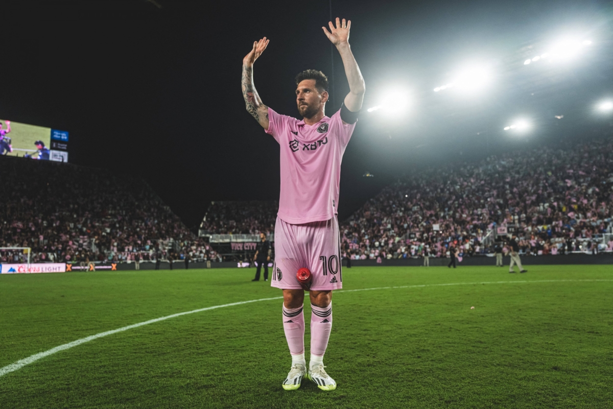 Trong 2 trận đầu tiên cho Inter Miami, Messi đá tổng cộng 114 phút, dứt điểm 7 lần (trúng đích 5), ghi được 3 bàn thắng, 1 đường kiến tạo và 1 pha phát động tấn công thành bàn
