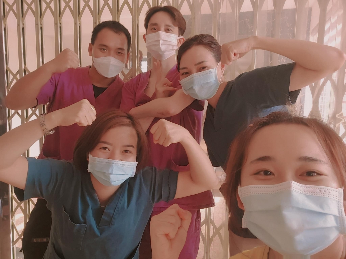 Đội ngũ điều dưỡng viên luôn tâm niệm chăm sóc người già cần sự tận tâm và trách nhiệm
(Ảnh NVCC)