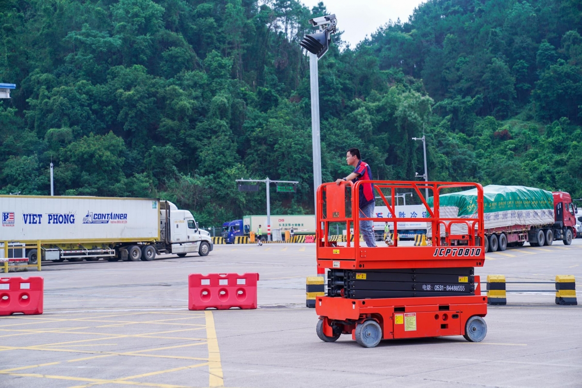 Hoa quả từ Việt Nam sau khi qua cửa khẩu Bằng Tường sẽ được phân phối khắp Trung Quốc