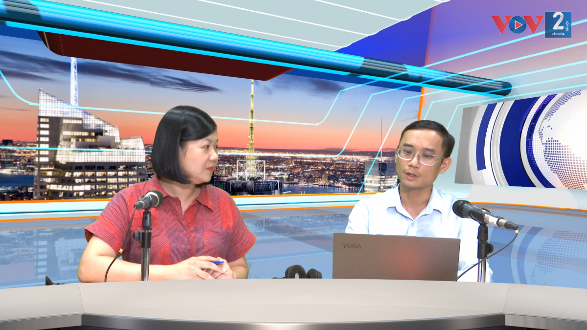 Ông Nguyễn Thi, Chuyên viên chính Vụ Pháp chế, Bộ TN&MT trao đổi cùng PV VOV2 tại phòng thu trực tiếp