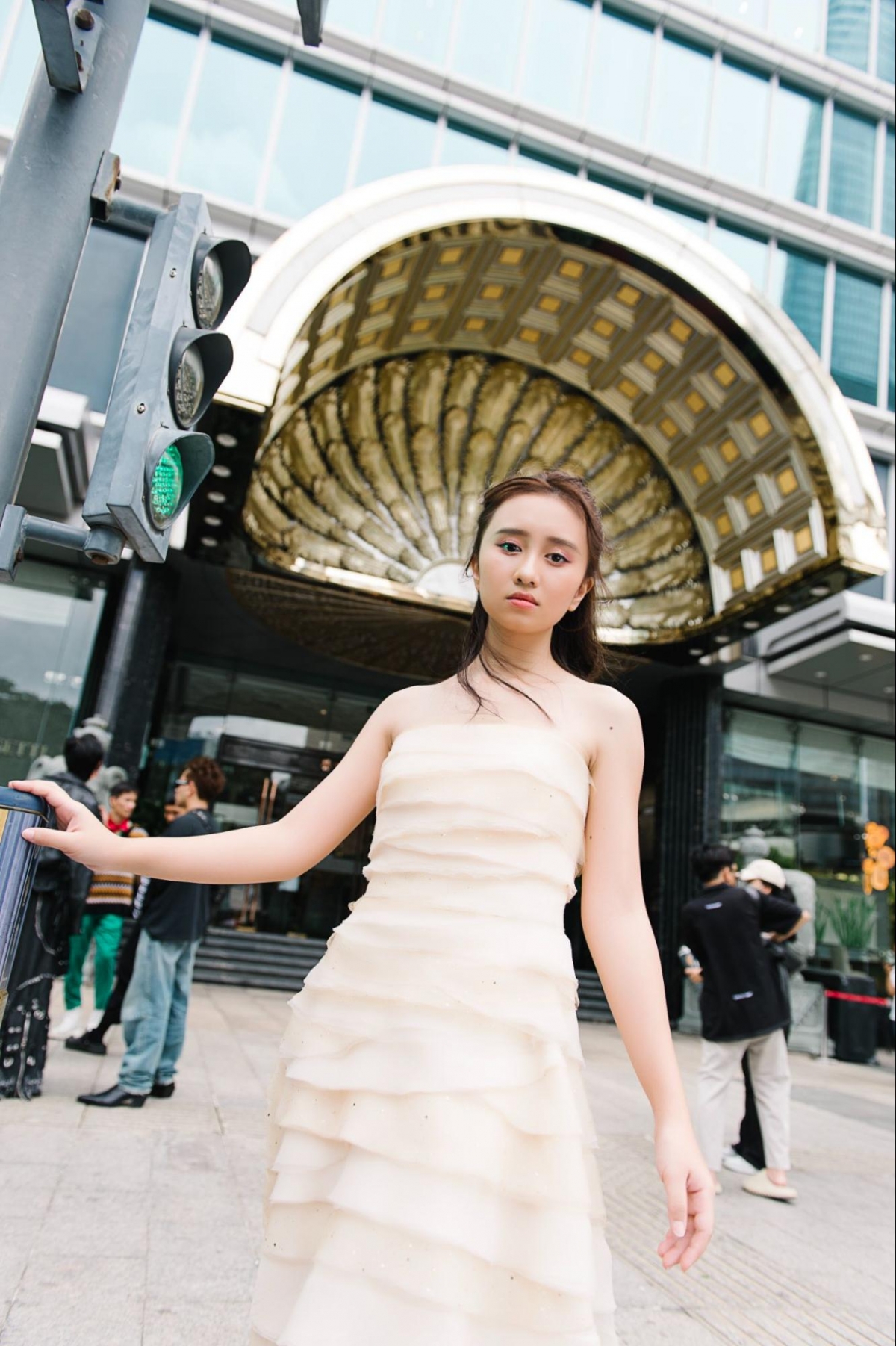Gương mặt nhỏ, thanh thoát và có chút lạnh lùng của Vân Anh chính là lợi thế để cô thực hiện những buổi chụp hình cũng như trong các show thời trang đúng chất người mẫu
