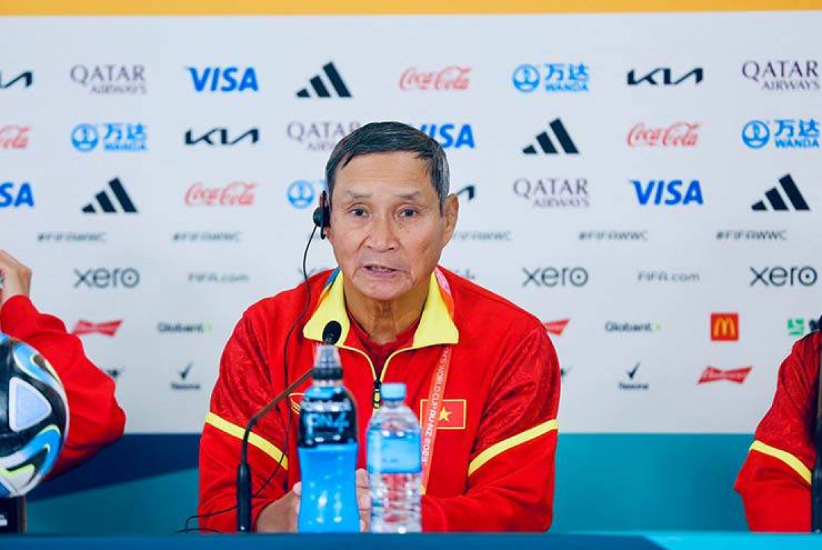 HLV Mai Đức Chung: "Chúng tôi sẽ thi đấu với tinh thần quyết tâm, với niềm tự hào của người phụ nữ Việt Nam".