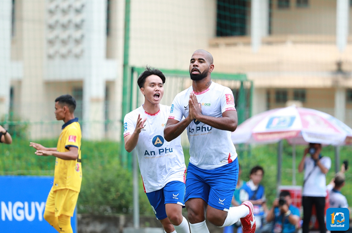 Ngoại binh duy nhất tại ĐPL-S2, Claudecir Jr là người ghi bàn thắng đầu tiên của giải đấu