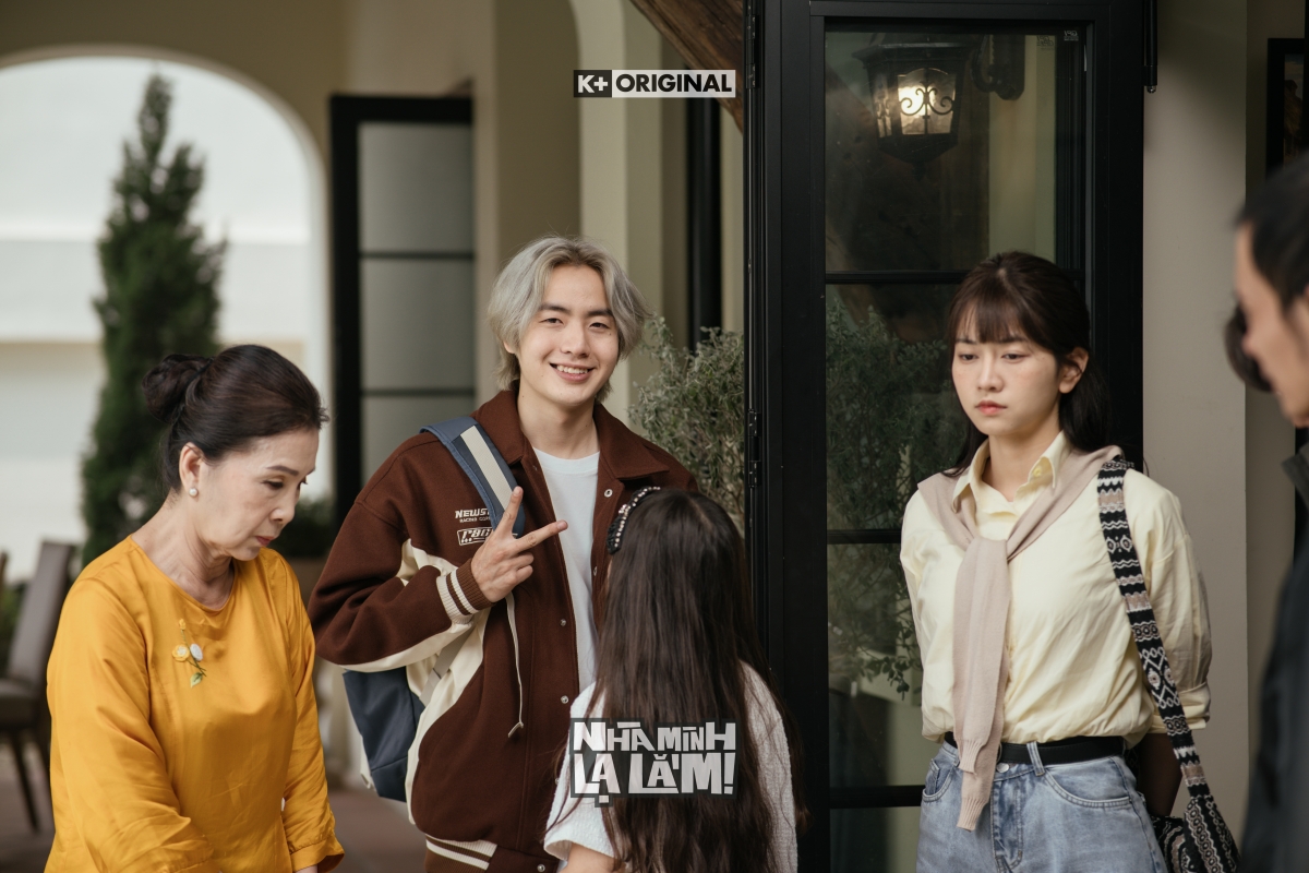 Dàn diễn viên Nam - Bắc hội tụ của Nhà mình lạ lắm