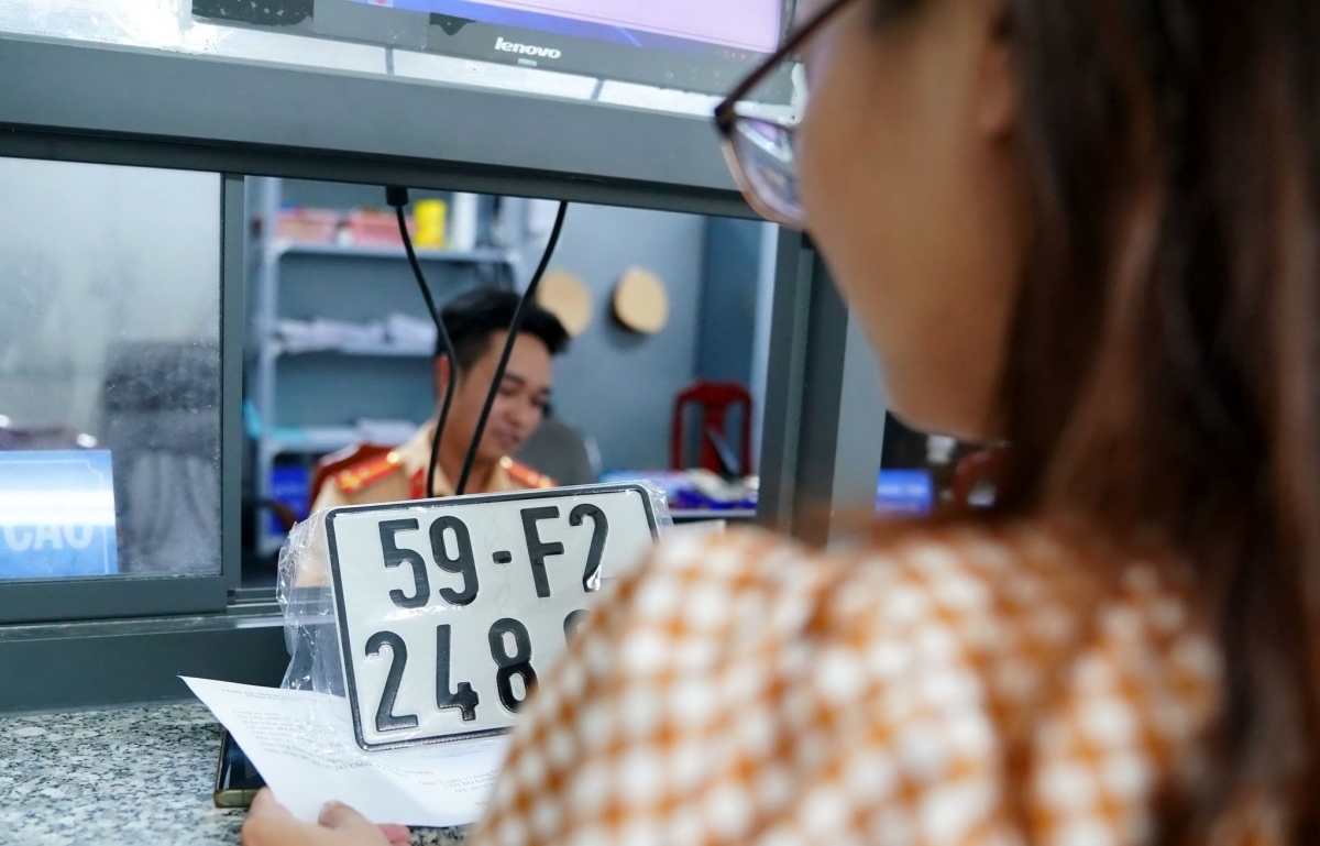Người trúng đấu giá sau khi mua bán, sang tên, chuyển nhượng sẽ được giữ lại biển số