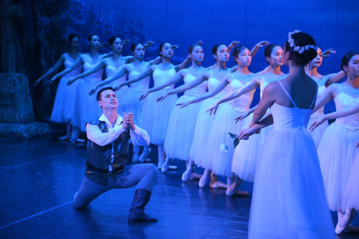 Xuyên suốt vở Ballet Giselle là thông điệp về tình yêu và lòng vị tha