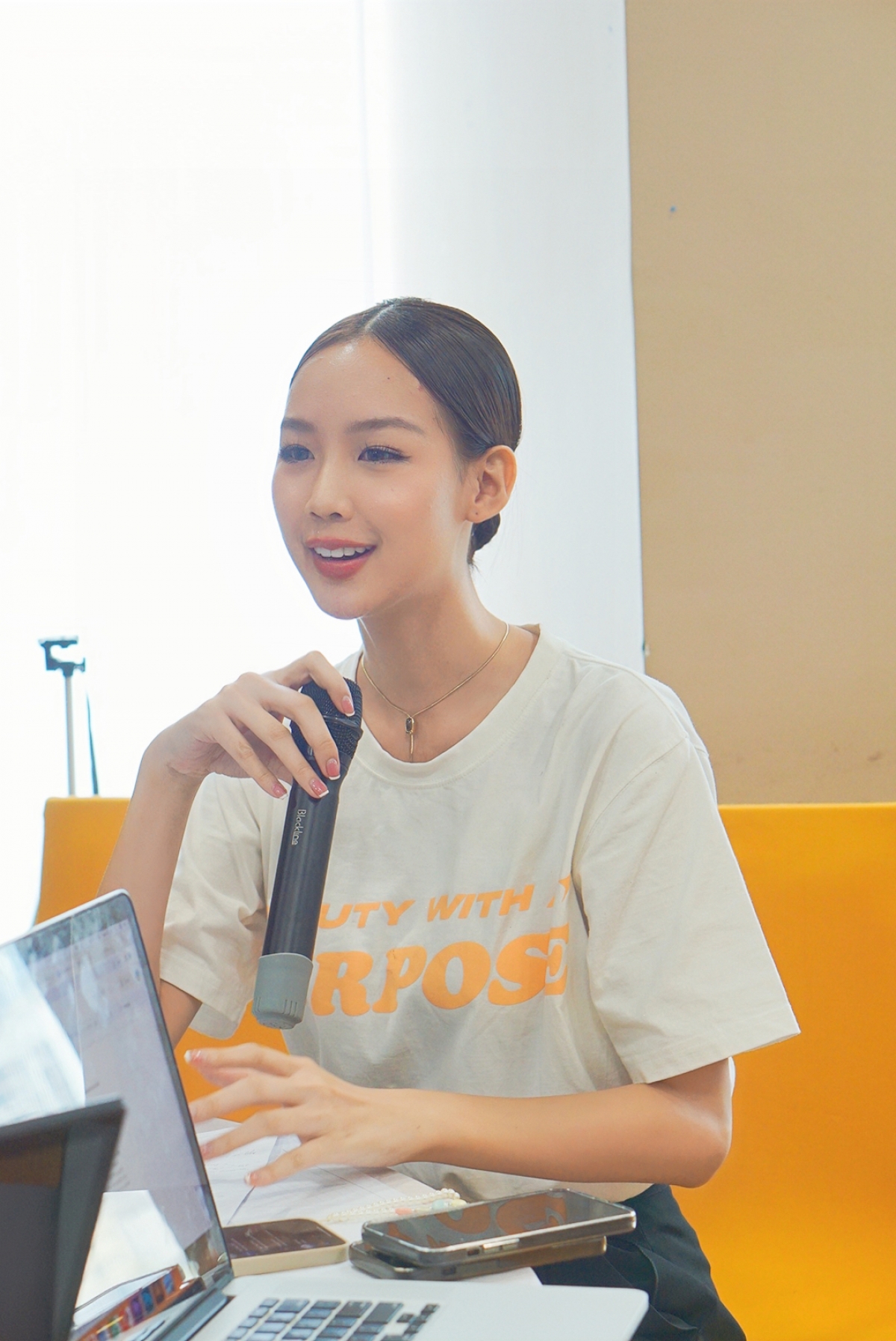 Hoa hậu Bảo Ngọc tham dự Hội nghị Thanh niên Thế giới tại Malaysia, đăng quang vẫn không ngừng việc học.