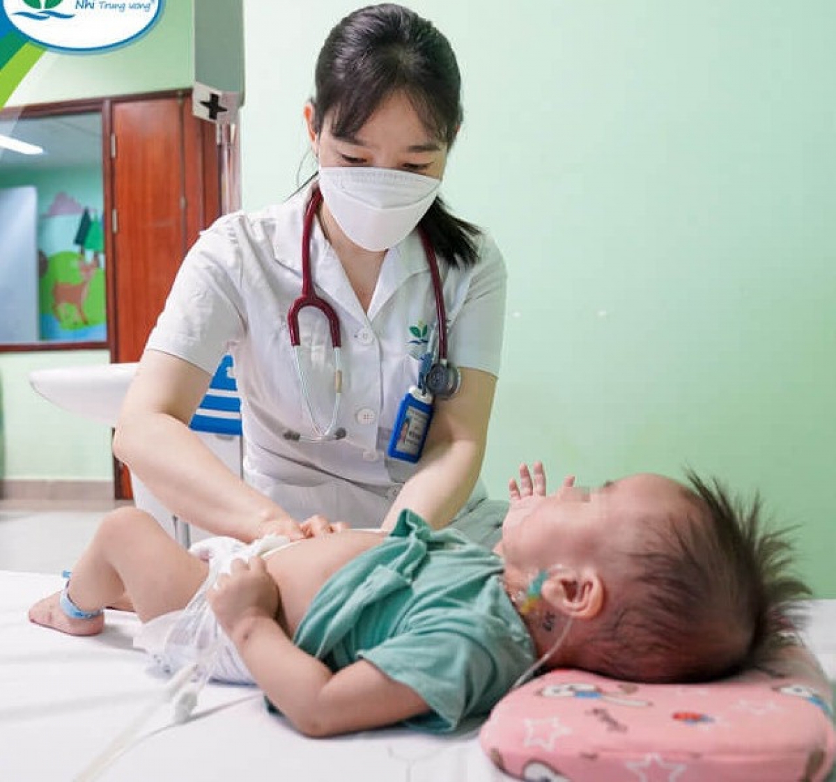 Hình ảnh bệnh nhi M.K điều trị tại Bệnh viện Nhi TƯ