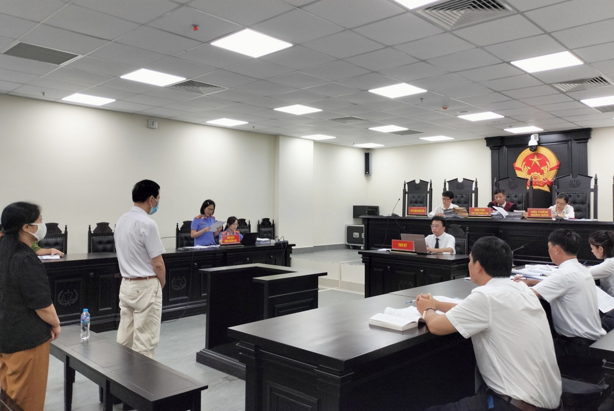Toàn cảnh phiên tòa xét xử vụ án làm lộ đề thi môn Sinh tốt nghiệp THPT 2021