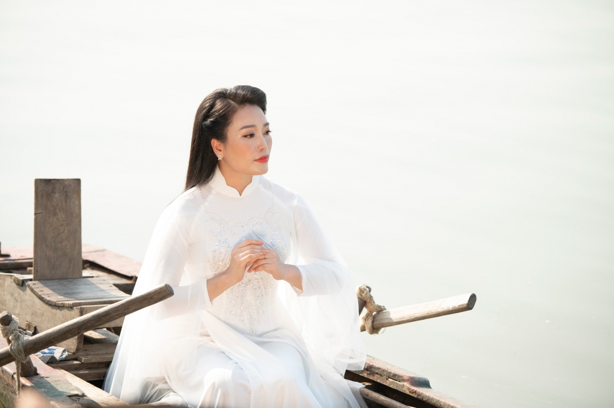 Sao Mai Huyền Trang.