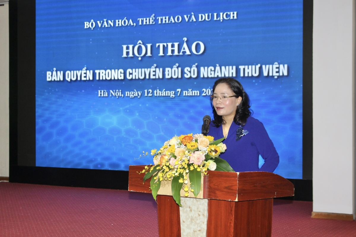 Thứ trưởng Bộ VHTTDL Trịnh Thị Thủy: "Thực hiện Luật Sở hữu trí tuệ là thách thức cũng là cơ hội cho chuyển đổi số ngành thư viện". Ảnh: Đình Toán