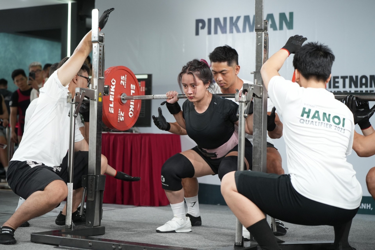 VĐV Nguyễn Ngân Giang phá kỷ lục Deadlift nữ với thành tích 180kg