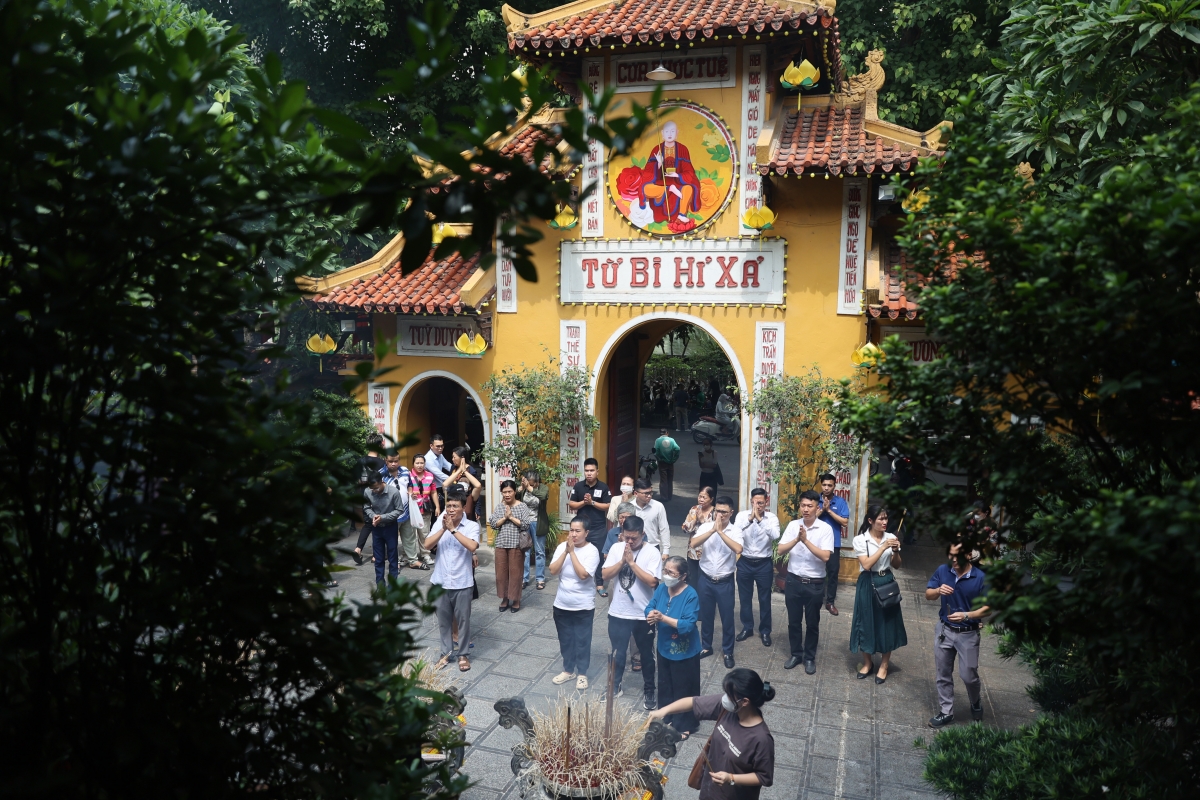 Lễ Vu Lan báo ân cha mẹ, đồng thời còn mang ý nghĩa tìm về cội nguồn là biết ơn và báo ơn.