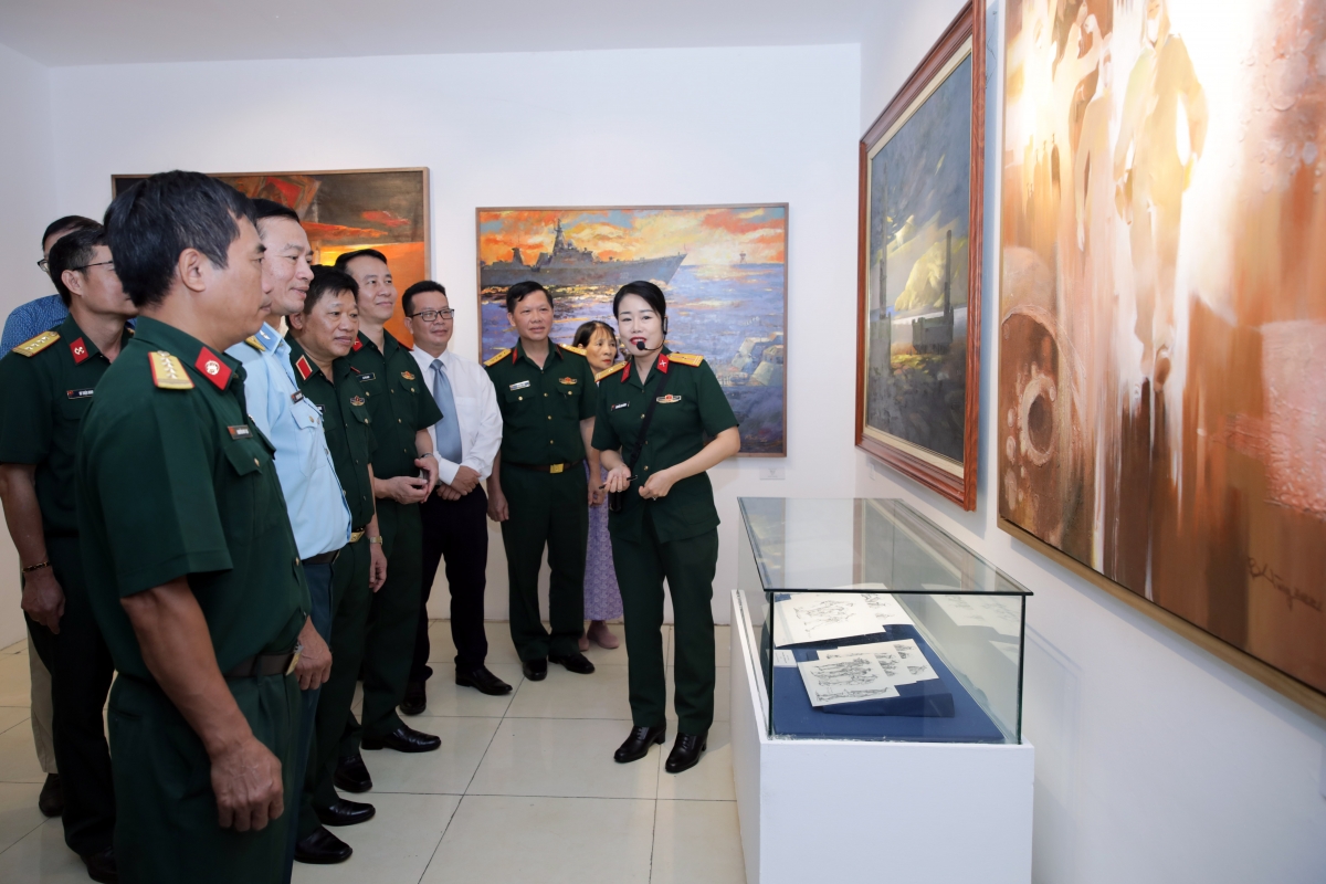 Triển lãm là dịp tôn vinh những cống hiến sáng tạo thầm lặng của các nghệ sĩ - chiến sĩ văn hóa trong suốt chặng đường 30 năm chiến tranh giải phóng dân tộc