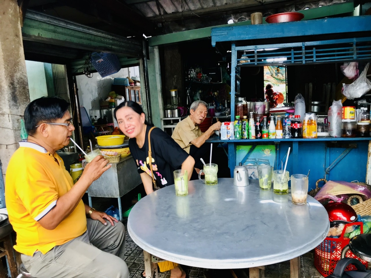 Ly đá bào của ông Tám khiến người ta thổn thức nhớ kỷ niệm đã qua, đặc biệt là những ai thuộc thế hệ 8X, 9X