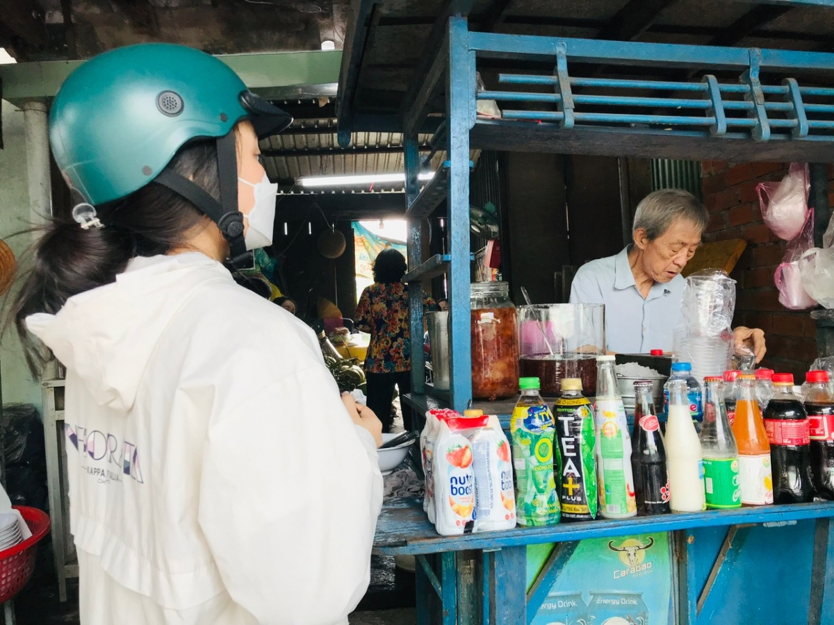Quán mở cửa từ sáng đến chiều