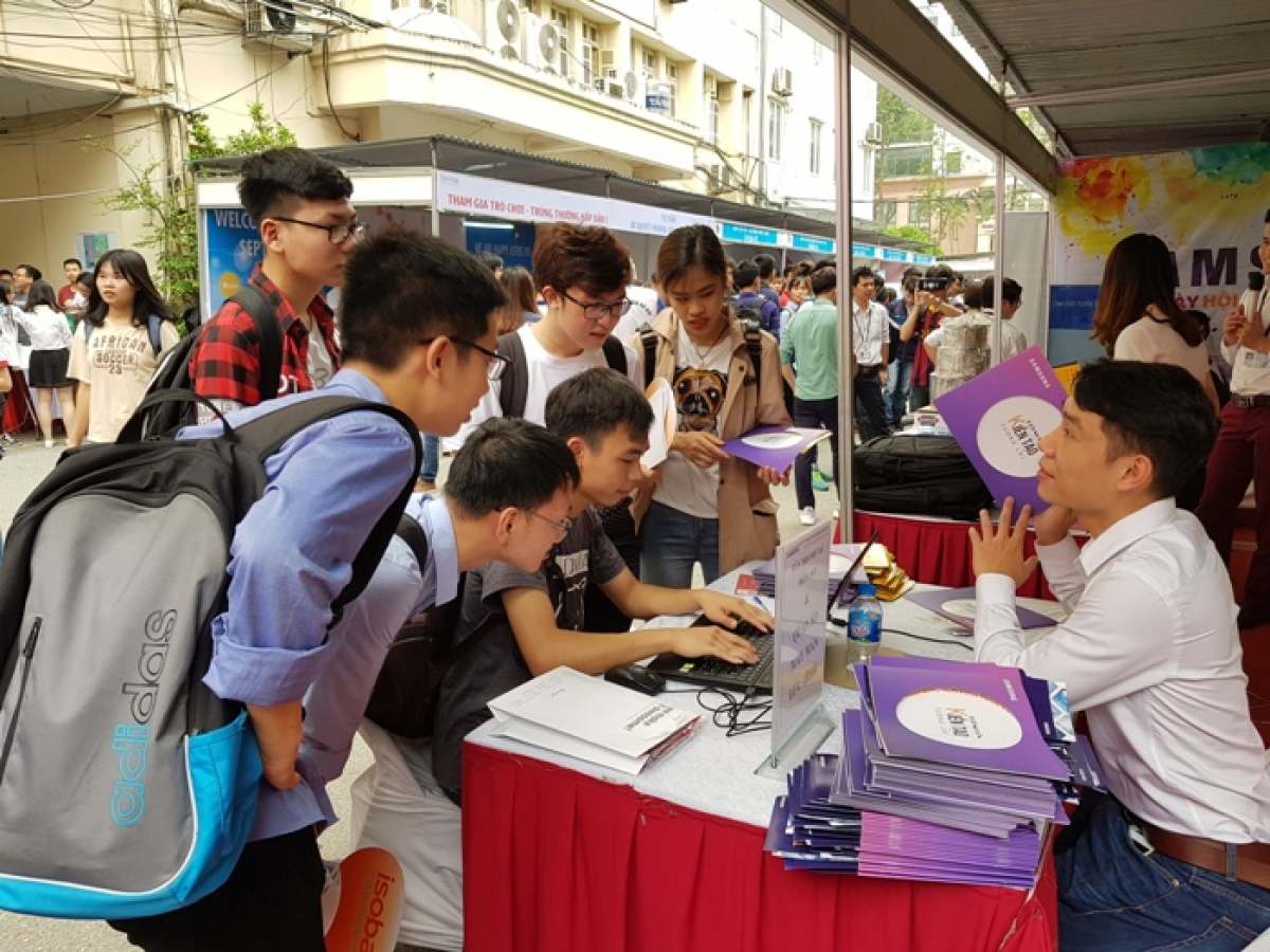 Tham gia " Ngày hội việc làm" giúp bạn mở ra cơ hội tìm kiếm việc làm