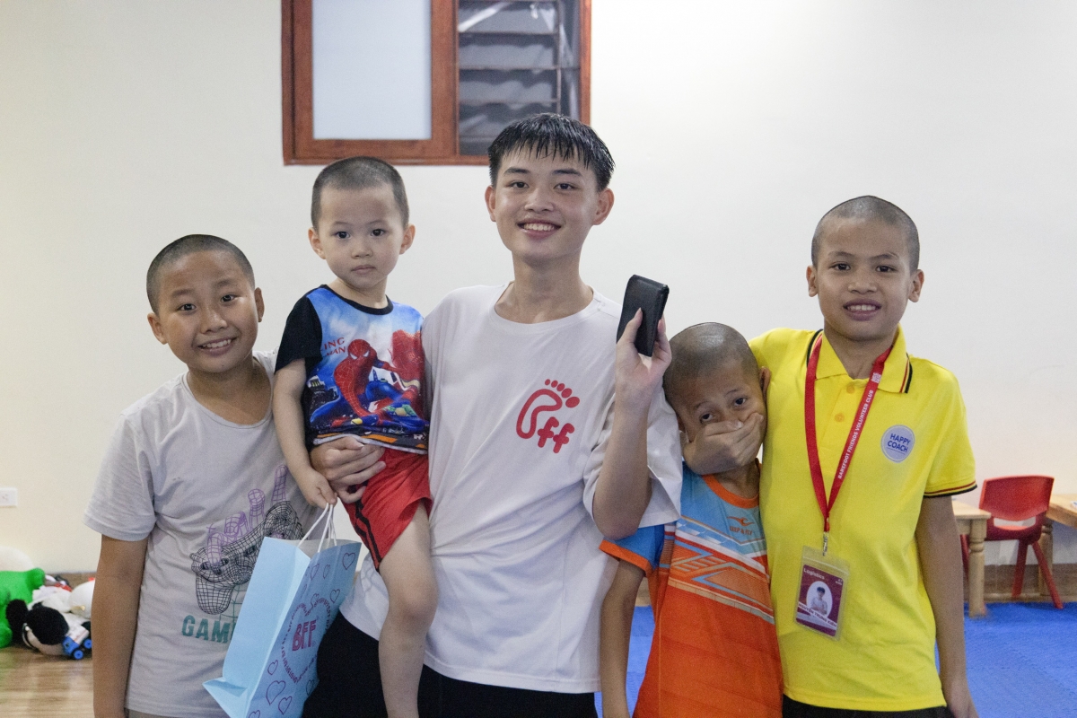 "Vì tuổi trẻ chẳng hai lần thắm lại" các bạn trẻ cần được tiếp cận với cuộc sống ngoài nhà trường.