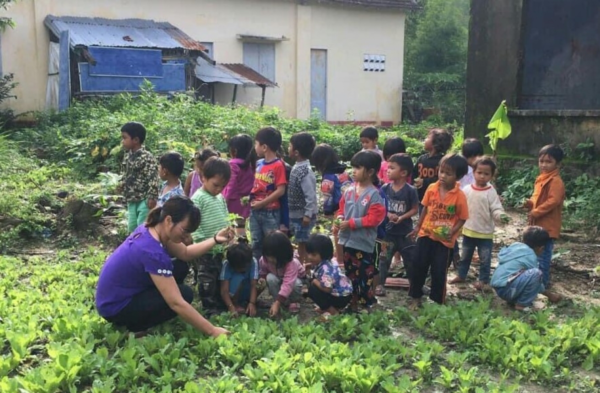 Giáo viên mầm non vừa làm cô vừa làm mẹ (Ảnh minh họa)