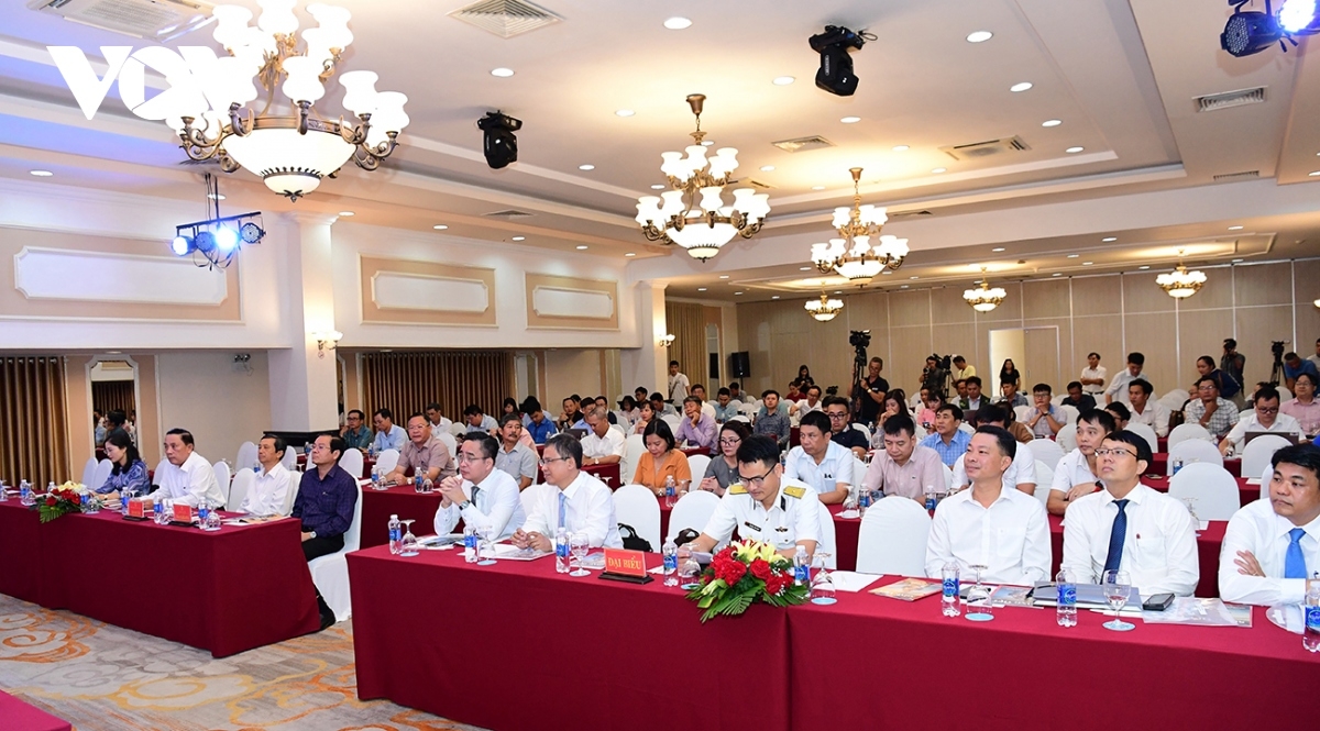 Các đại biểu dự họp báo Chương trình chính luận nghệ thuật "Mạnh giàu từ biển quê hương"